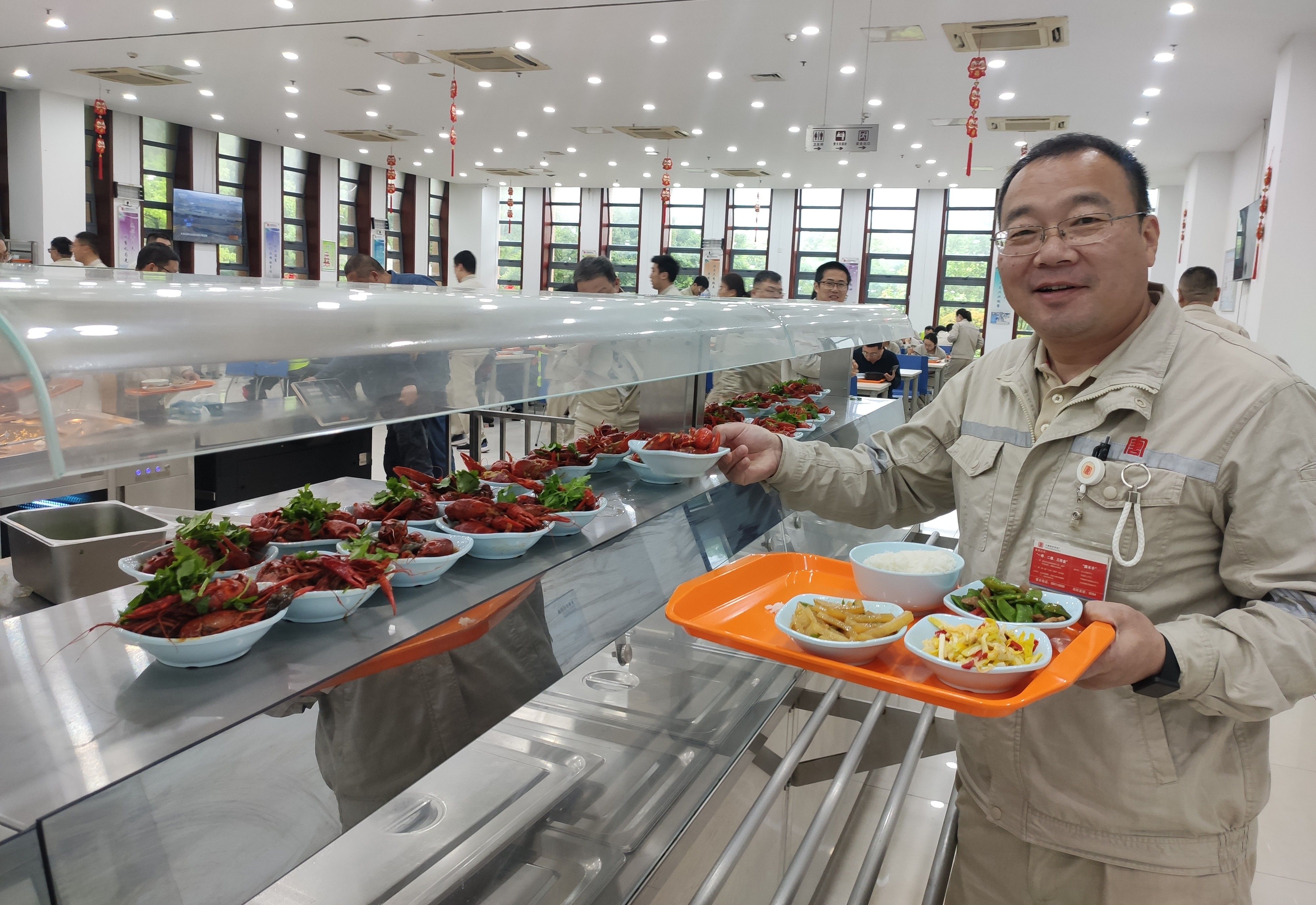 獲獎菜品免費送一線職工品嘗-1_副本.jpg